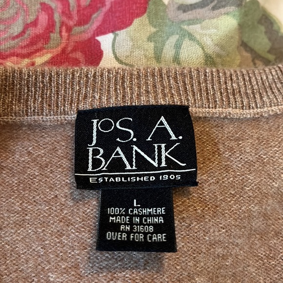 JOS A BANK Size Large V-neck Pullover Sweater Classic Khaki Tan Cashmere $198 - Picture 10 of 11